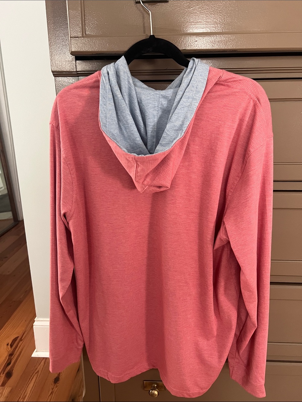 Johnnie-O Lightweight Hooded Performance Shirt – Size XL - Picture 2 of 5